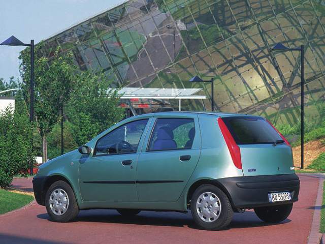 Autoesittely Fiat Punto 2001-2009