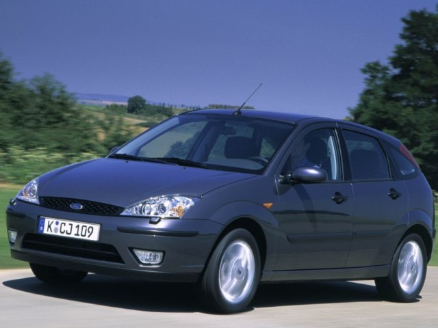 Autoesittely Ford Focus 2001