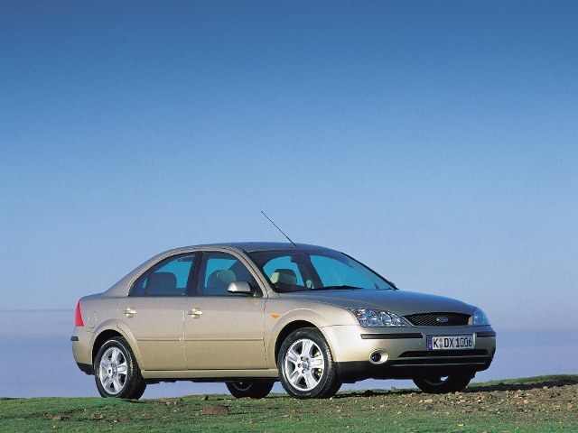 Autoesittely Ford Mondeo 2002-2003