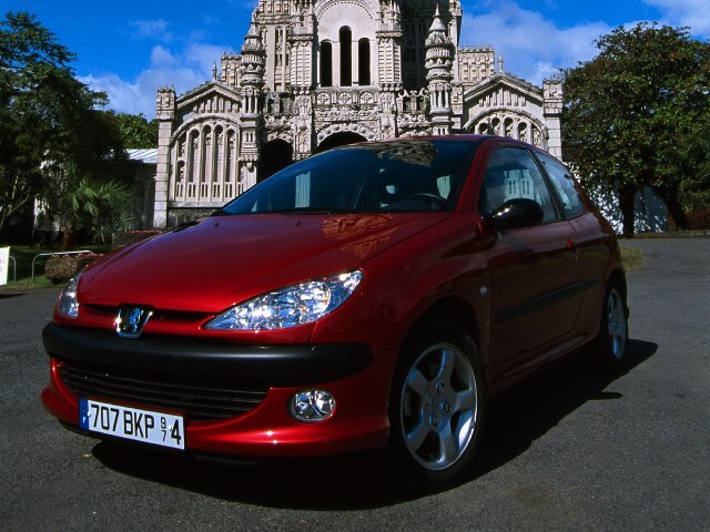 Autoesittely Peugeot 206 2001-2009