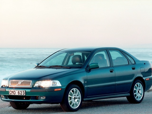 Autoesittely Volvo S40 / V40 2002-2003