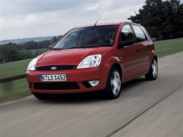 Autoesittely Ford Fiesta 2003-2004