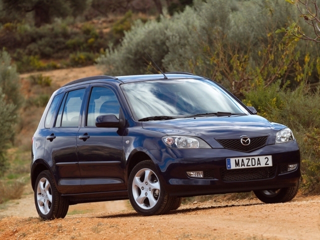 Autoesittely Mazda Mazda2 2003-2006