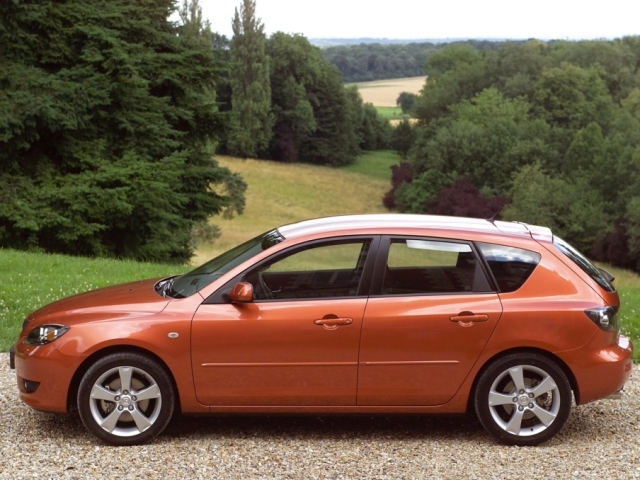 Autoesittely Mazda Mazda3 (2003)