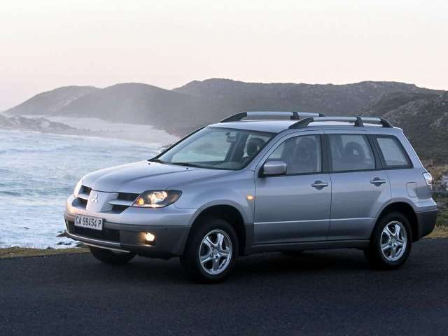Autoesittely Mitsubishi Outlander 2003-2006