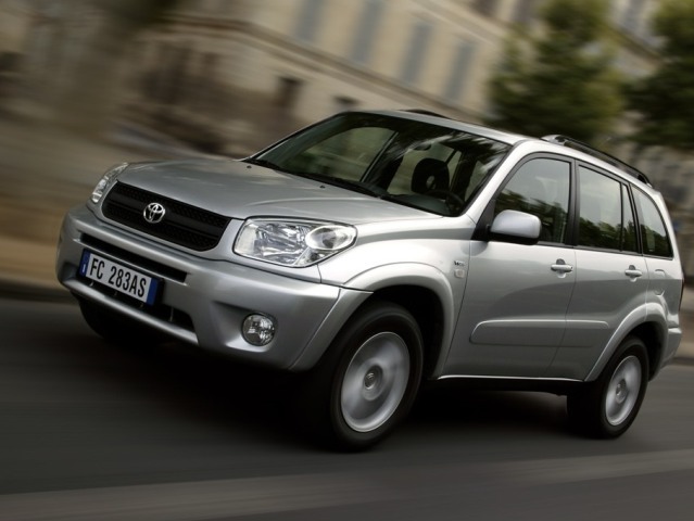 Autoesittely Toyota RAV4 2002-2007