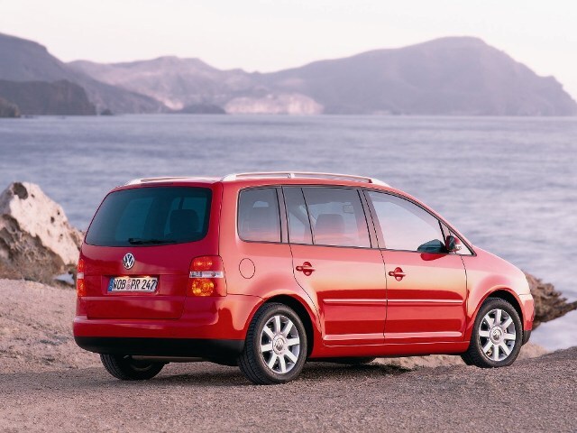 Autoesittely Volkswagen Touran 2006-2009