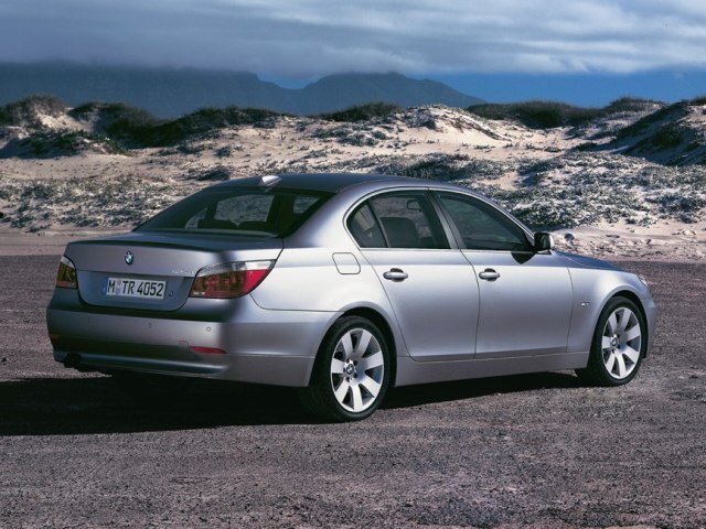 Autoesittely BMW 5-sarja 2003-2006