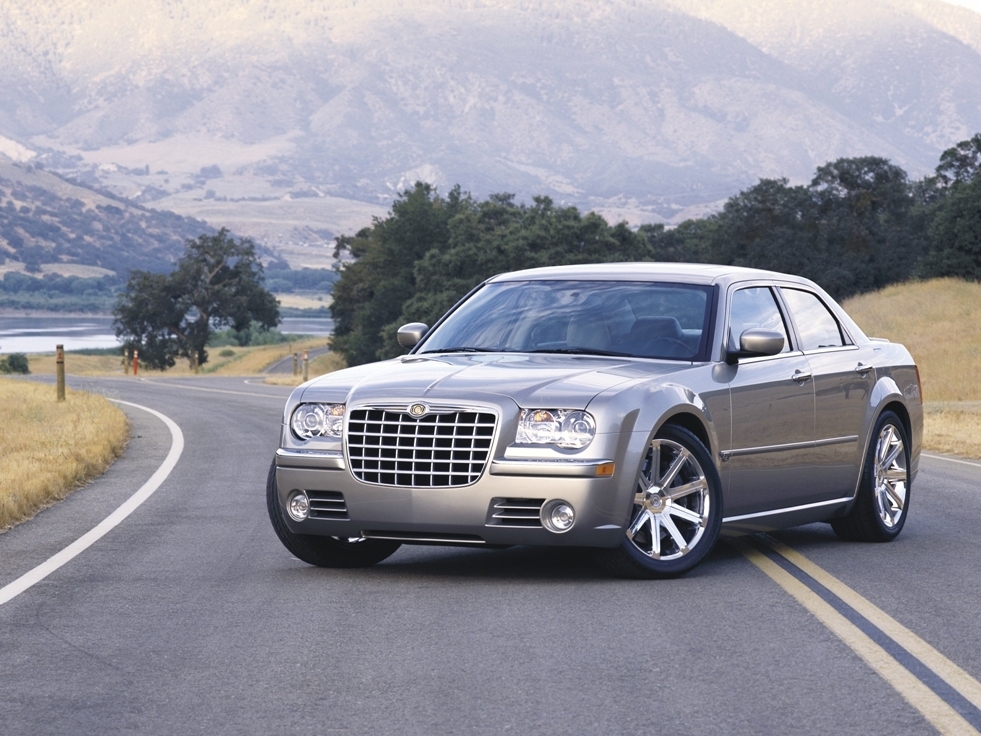 Autoesittely Chrysler 300C 2004-2011