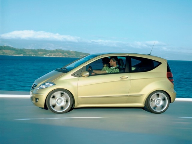 Autoesittely Mercedes-Benz A-sarja 2004-2007