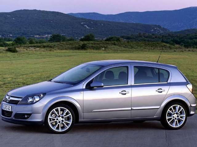 Autoesittely Opel Astra 2004-2007