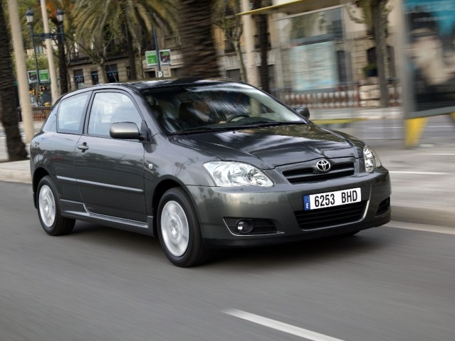 Autoesittely Toyota Corolla 2002-2007