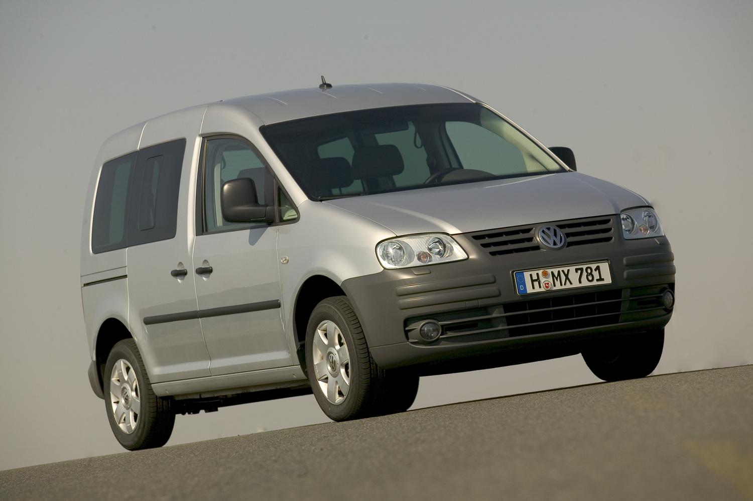 Autoesittely Volkswagen Caddy Kombi 2004-2010