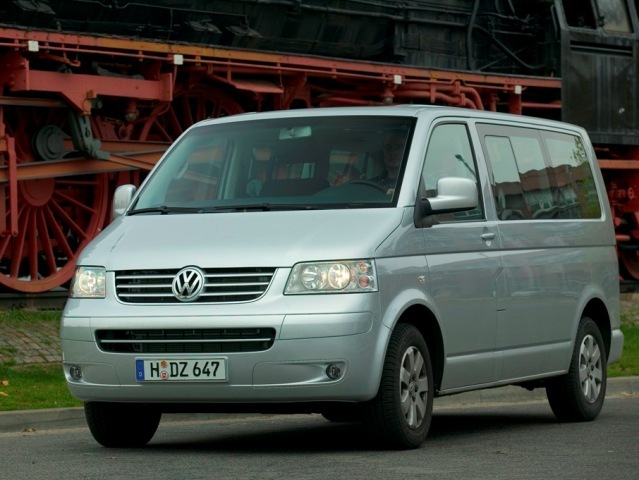 Autoesittely Volkswagen Caravelle 2008-2011
