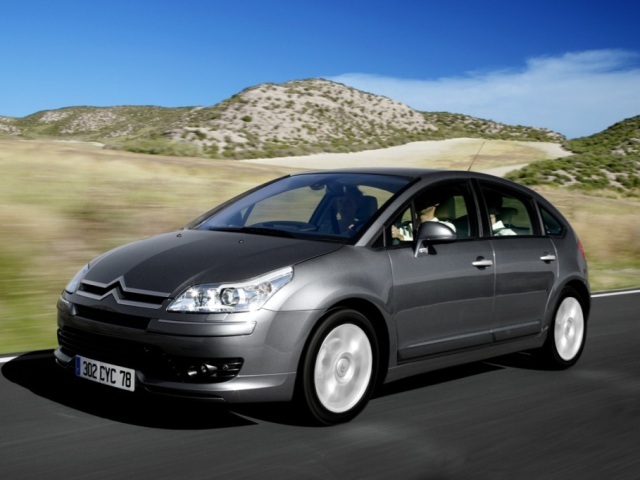 Autoesittely Citroen C4 2004-2007