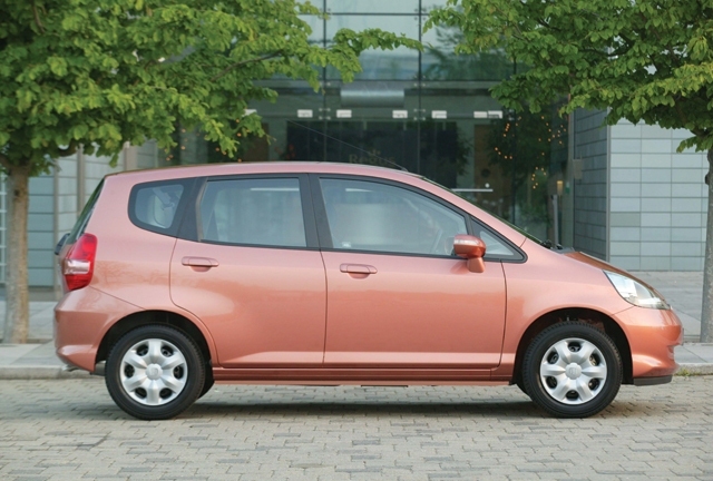 Autoesittely Honda Jazz 2003-2008