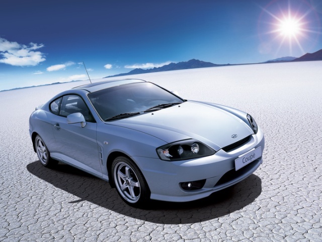 Autoesittely Hyundai Coupe (2002)