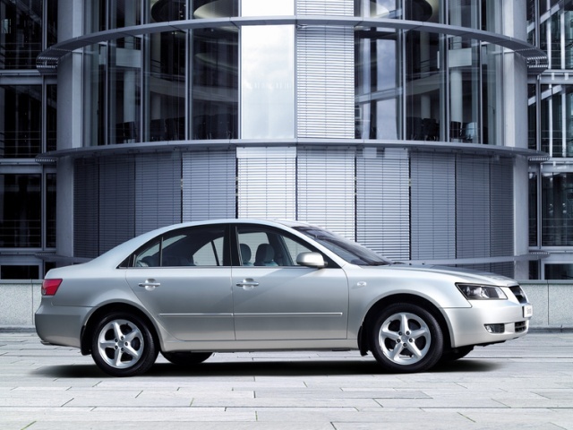 Autoesittely Hyundai Sonata 2005-2010
