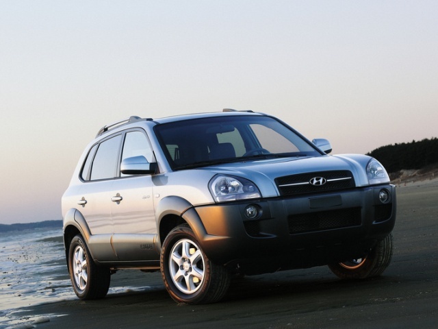 Autoesittely Hyundai Tucson (2004)