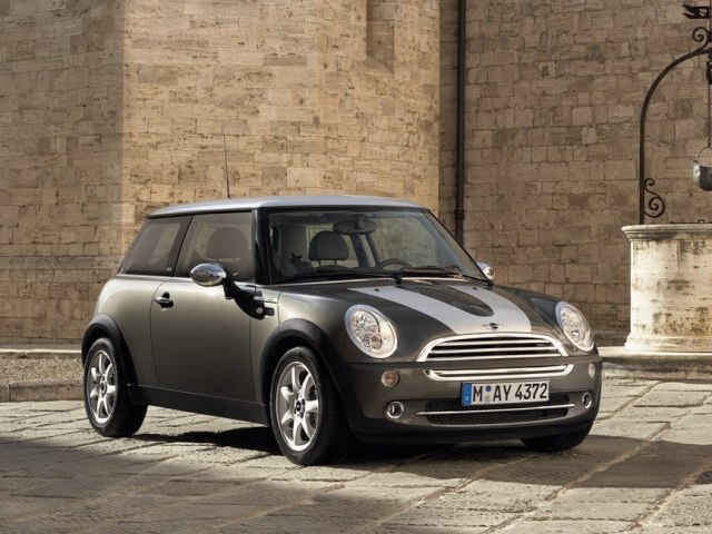 Autoesittely Mini Cooper 2002-2009