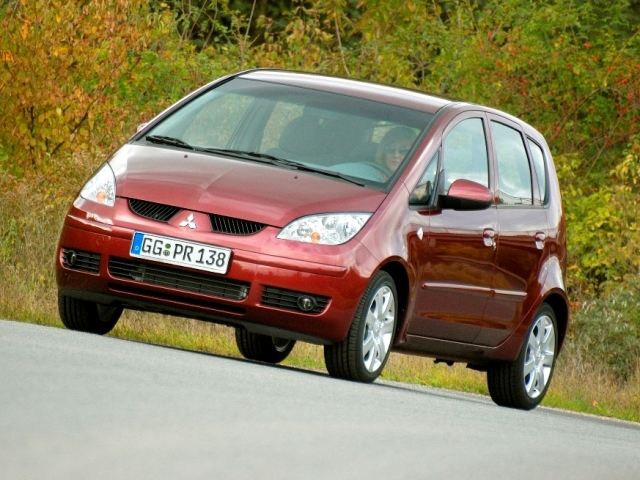 Autoesittely Mitsubishi Colt 2005-2007