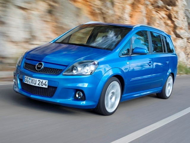 Autoesittely Opel Zafira 