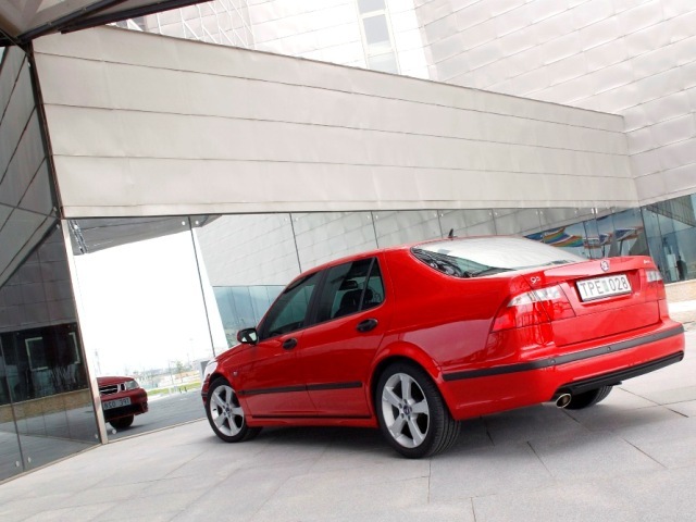 Autoesittely Saab 9-5 2004-2007