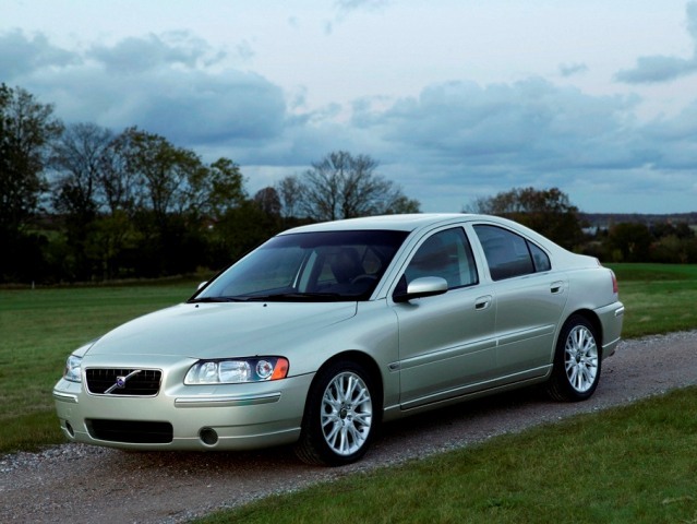 Autoesittely Volvo S60 2001-2009