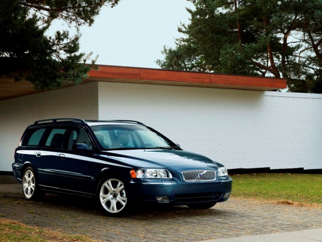 Autoesittely Volvo V70 2001-2007