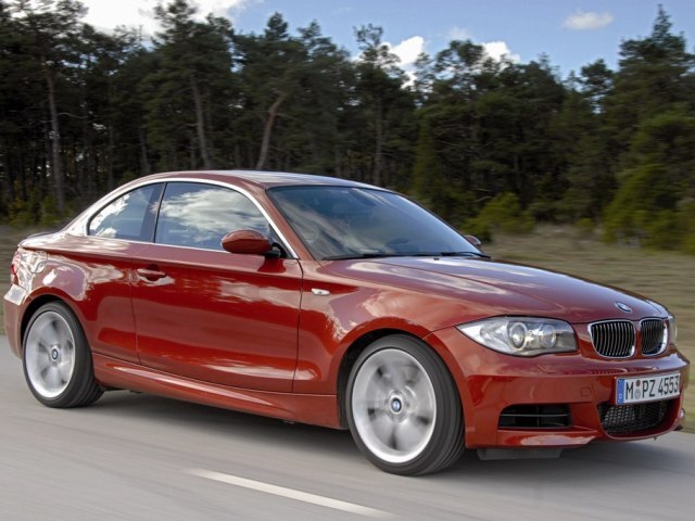 Autoesittely BMW 1-sarja Coupe 2008-2011