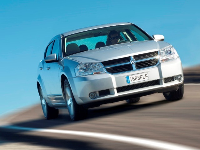 Autoesittely Dodge Avenger 2007-2009