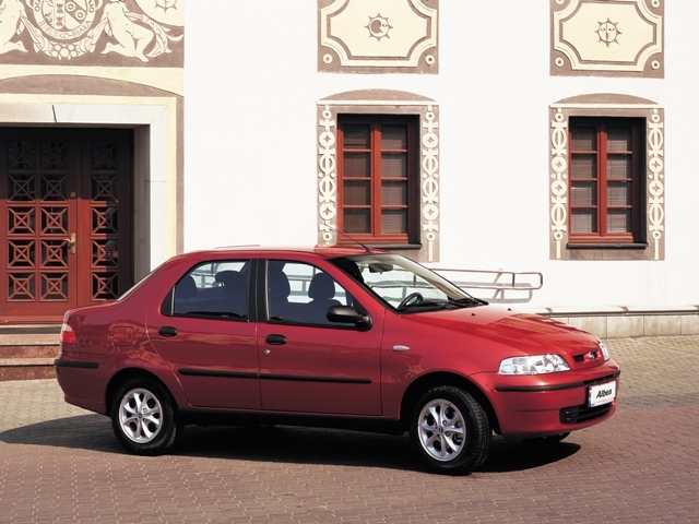 Autoesittely Fiat Albea (2008)