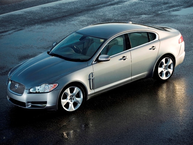 Autoesittely Jaguar XF 2008-2012