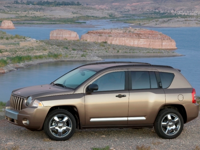 Autoesittely Jeep Compass (2006)