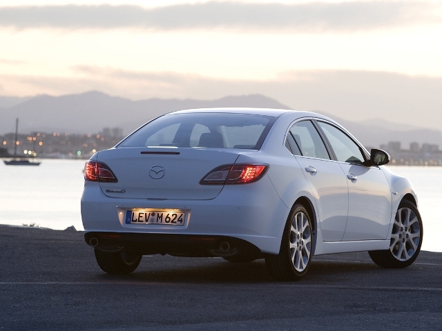 Autoesittely Mazda6 2008-2009