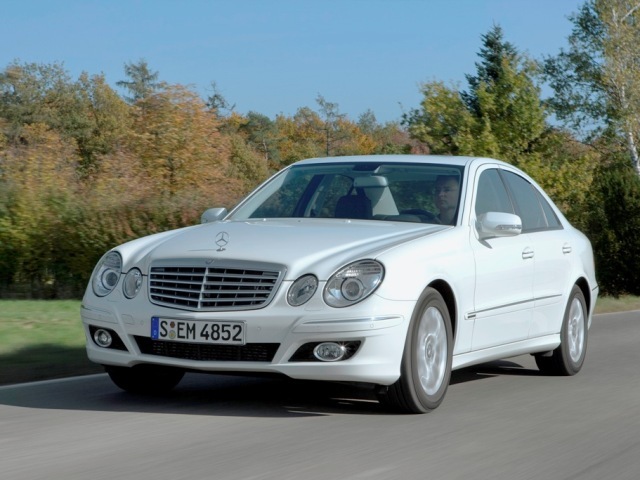 Autoesittely Mercedes-Benz E-sarja