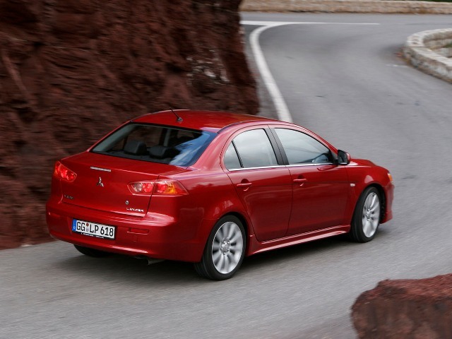 Autoesittely Mitsubishi Lancer 2008-2011