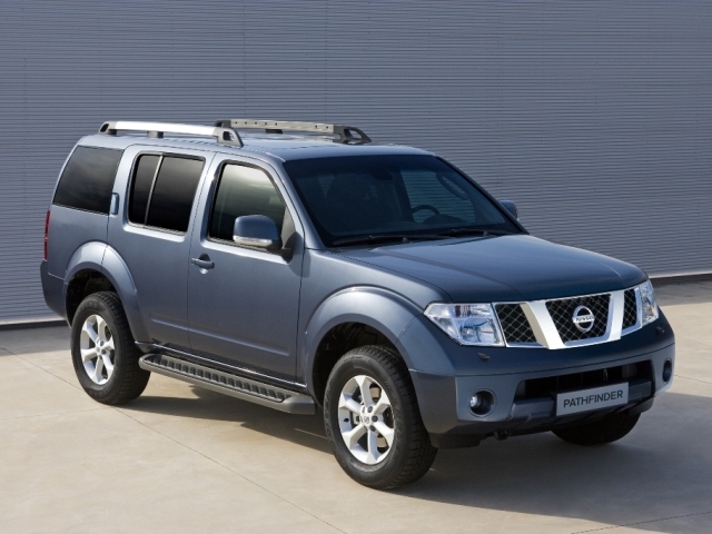 Autoesittely Nissan Pathfinder 2008-2011