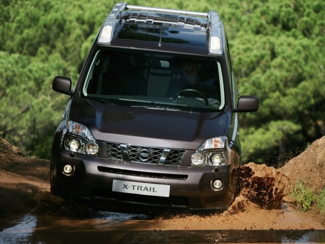 Autoesittely Nissan X-Trail 2008-2011