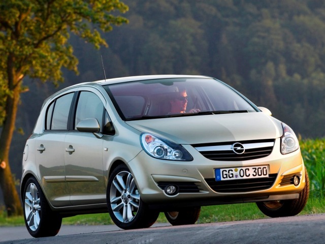 Autoesittely Opel Corsa 2006-2009