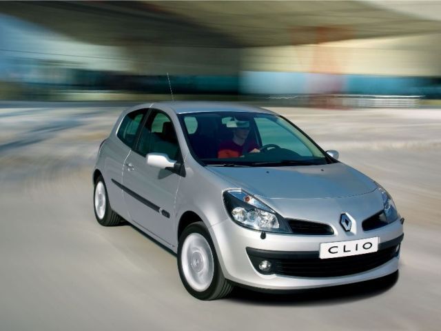 Autoesittely Renault Clio 2008-2010