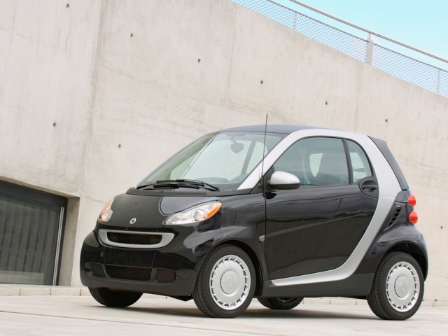 Autoesittely Smart Fortwo 2008-2011