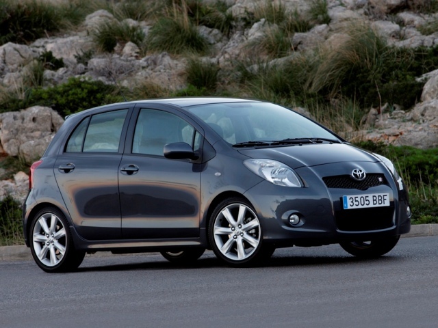 Autoesittely Toyota Yaris 2008-2009