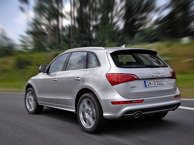 Autoesittely Audi Q5 2008-2009