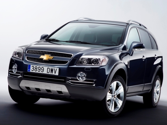 Autoesittely Chevrolet Captiva 2008-2010
