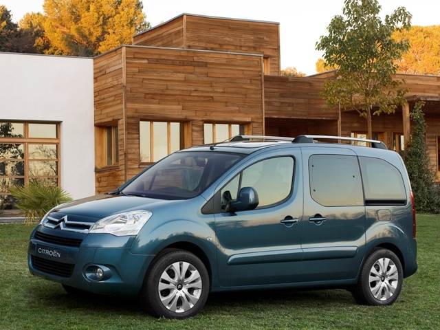 Autoesittely Citroen Berlingo 2008-2011