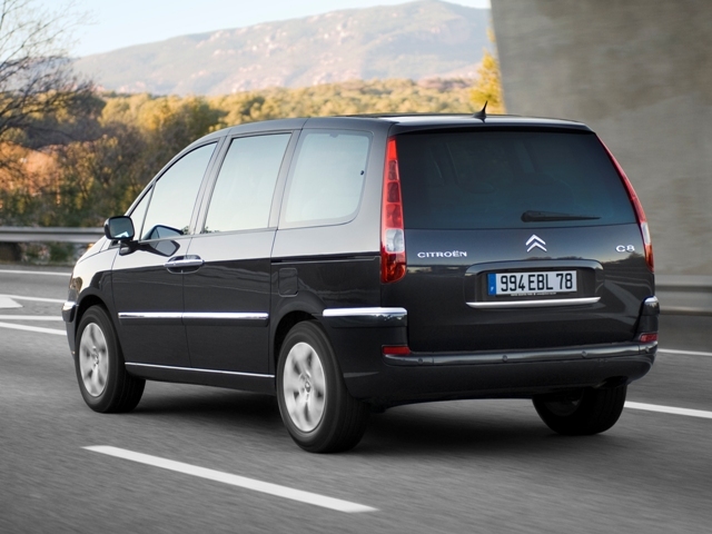 Autoesittely Citroen C8 2008-2010