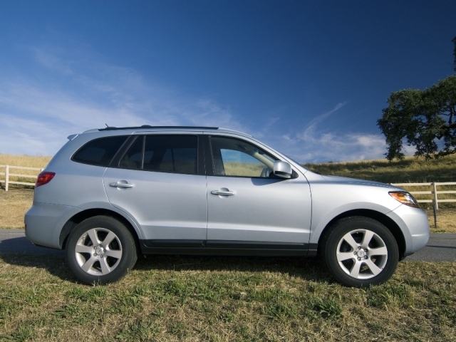 Autoesittely Hyundai Santa Fe 2008-2010