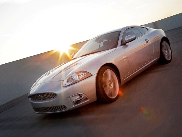 Autoesittely Jaguar XK (2008)