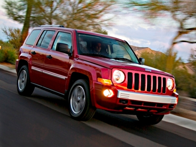 Autoesittely Jeep Patriot 2008-2011